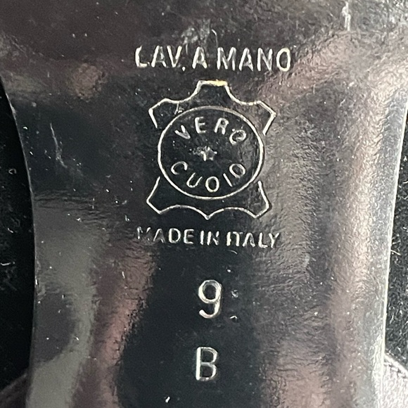 Vintage Women’s Bottega Veneta Velvet Pumps - Picture 5 of 5